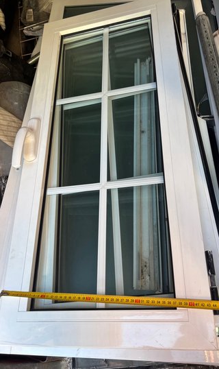 Ventana aluminio blanca baño