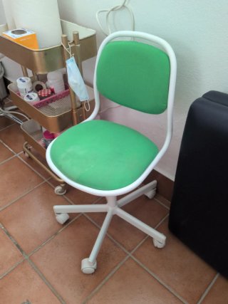 Silla giratoria de oficina con ruedas