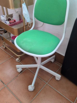 Silla giratoria de oficina con ruedas