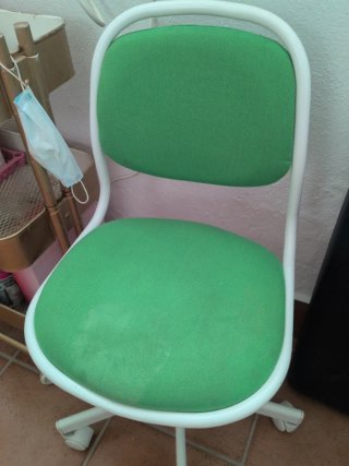 Silla giratoria de oficina con ruedas