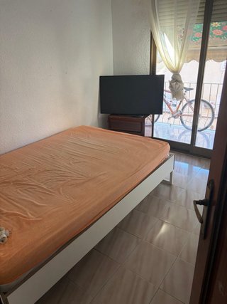 Se alquila habitacion zona pi012 con balcon