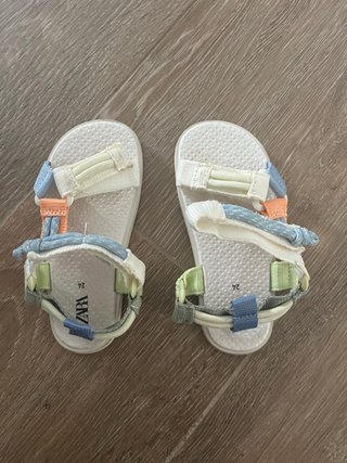 Sandalias Zara Multicolor infantil Talla 24