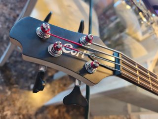 Bajo Cort Action LH (Zurdos) + Ampli Laney RB2