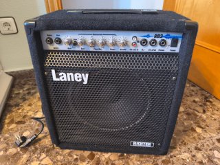 Bajo Cort Action LH (Zurdos) + Ampli Laney RB2