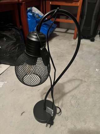 Candeeiro de mesa preto metal