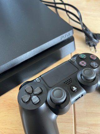 PS4 Slim 1TB con Mando e 3 Giochi