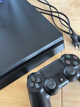 PS4 Slim 1TB con Mando e 3 Giochi