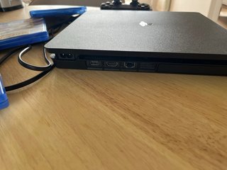 PS4 Slim 1TB con Mando e 3 Giochi