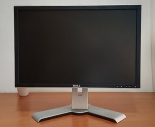 Monitor DELL 22 ́ ́ Ultrasharp 2208WFP.