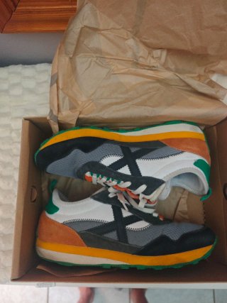 Zapatillas Munich grises y naranjas