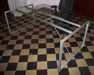 Mesa con Estructura de Aluminio y Tablero Blanco