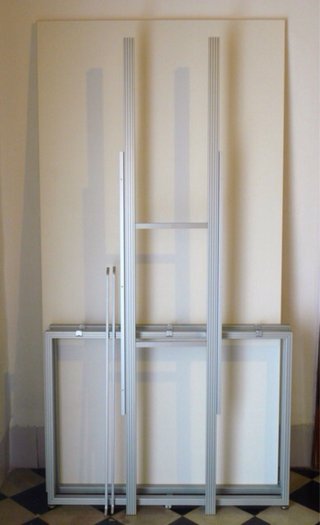 Mesa con Estructura de Aluminio y Tablero Blanco