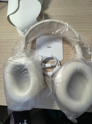 Apple AirPods Max Beige