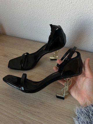 Zapatos YSL tacón oro negro
