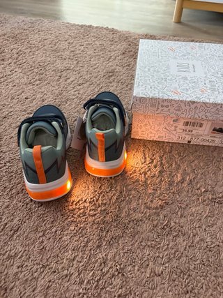 Zapatillas con luces para niño talla 32