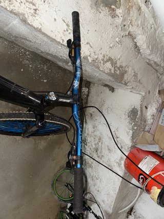 Bicicleta de Montaña Negra y Azul