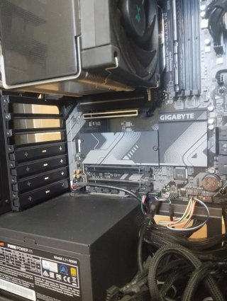 PC AMD Ryzen 8700G 16GB DDR5 2TB SSD
