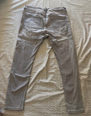 Pantalón pitillo gris