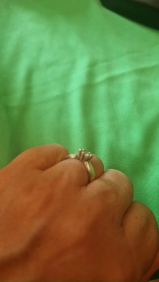 Anello con pietra