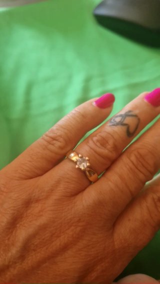 Anello con pietra