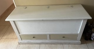 Arcón de madera maciza beige y blanco