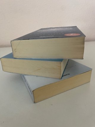 Saga: La reina roja, Victoria Aveyard