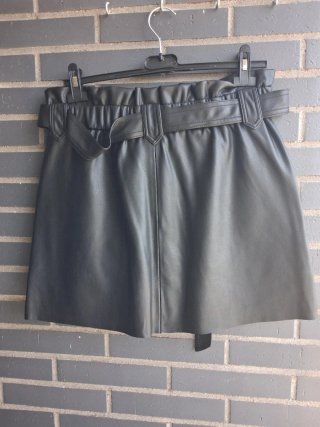 Falda efecto piel Zara