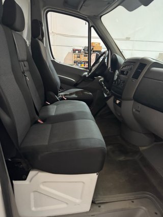 Camion Mercedes-Benz Sprinter y se carroza agusto