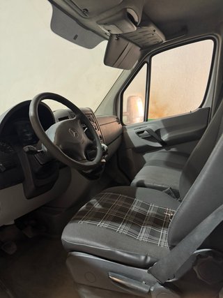 Camion Mercedes-Benz Sprinter y se carroza agusto