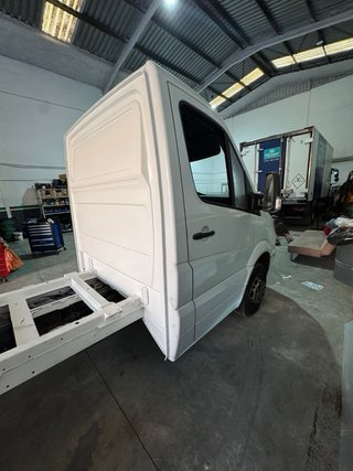 Camion Mercedes-Benz Sprinter y se carroza agusto