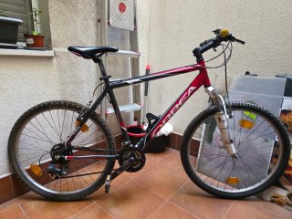 Bicicleta Orbea Roja y Negra