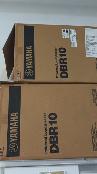 Yamaha DBR10 - Altavoz activo autoamplificado 700W