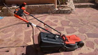 Cortacésped Black+Decker 32cm 1200W