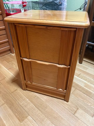 Cama individual de madera con somier
