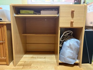 Cama individual de madera con somier