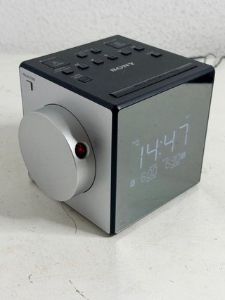 Radio Reloj Despertador SONY ICF C1 PJ