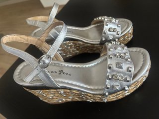 Sandalias de cuña Pikolinos plateadas