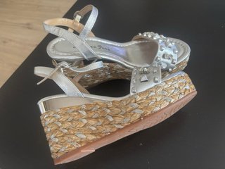 Sandalias de cuña Pikolinos plateadas
