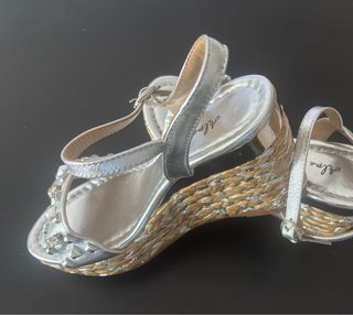 Sandalias de cuña Pikolinos plateadas
