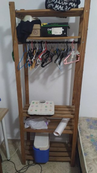 Estantería de Madera con Perchero