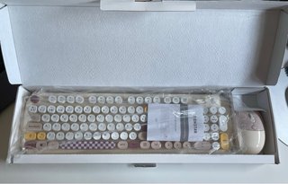 Teclado y Ratón Inalámbricos Estilo Retro