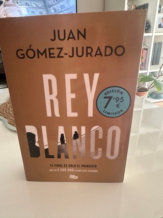 Trilogia reina roja, loba negra, rey blanco