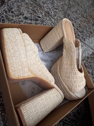 Tacones con plataforma estilo esparto