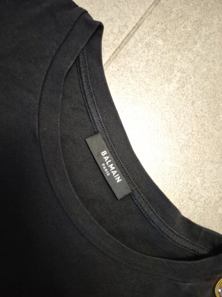 T-shirt Balmain nera con logo oro