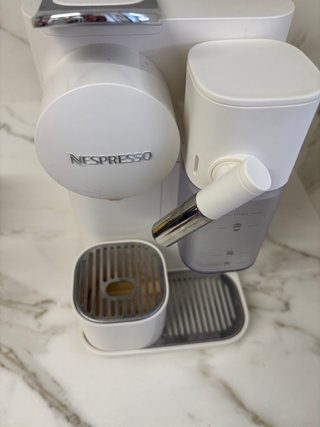 Cafetera Nespresso Lattissima One Blanca