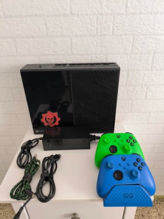 Consola Xbox One con 2 Mandos