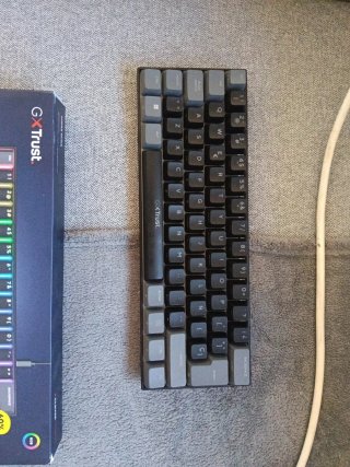 Teclado Mecánico Compacto GXTrust con caja cable ✔