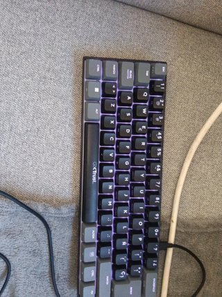 Teclado Mecánico Compacto GXTrust con caja cable ✔