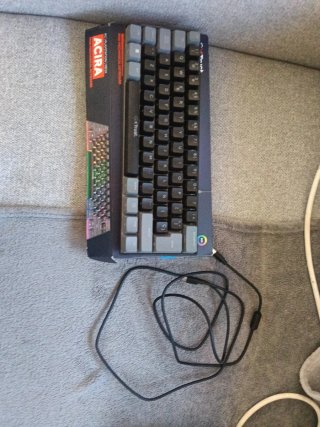 Teclado Mecánico Compacto GXTrust con caja cable ✔