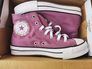 Converse All Star rosas con flores